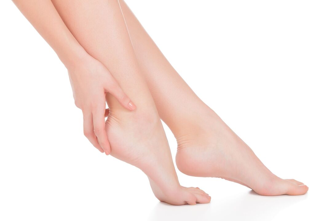 Υγιή χέρια και πόδια μετά τη θεραπεία της κρέμας Demyxil του μανιταριού